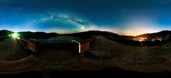 360 Grad Panorama an der Sösetalsperre mit der Milchstraße 